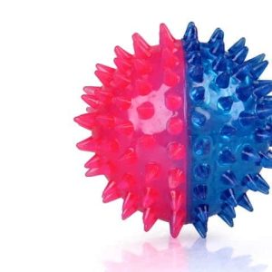 Chico Chico Zabawka gumowa piłka z kolcami czerwono-niebieska dla psów 7cm - 1 zdjęcie